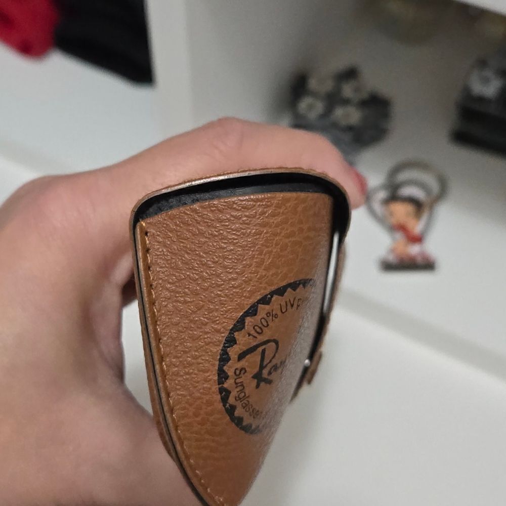 Ray-Ban sunglass case - Picture 3 of 4